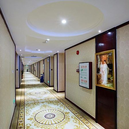 Vienna Hotel Heyuan High-Tech Yi Road Екстер'єр фото
